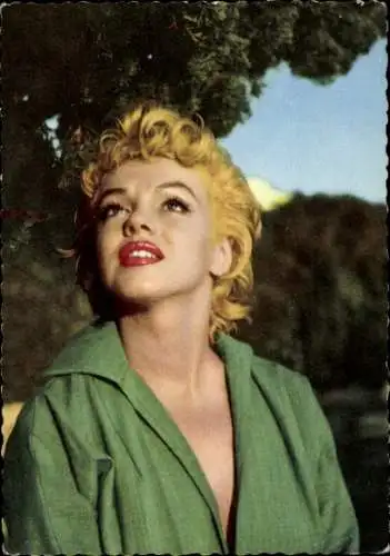 Ak Schauspielerin Marilyn Monroe, Portrait, Blondes Haar, Grünes Hemd, UFA Film