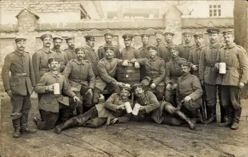 Foto Ak München Bayern, Deutsche Soldaten in Uniformen, Res. Inf. Rgt. 2, I WK
