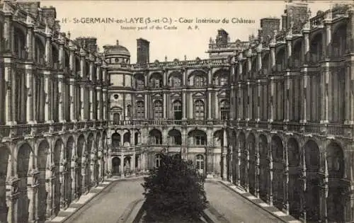 Ak Saint Germain en Laye Yvelines, Cour Interieur du Chateau