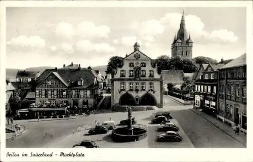 Ak Brilon im Sauerland,  Marktplatz, Autos, Stadtansicht