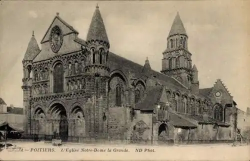 Ak Poitiers Vienne, L'Eglise Notre-Dame la Grande