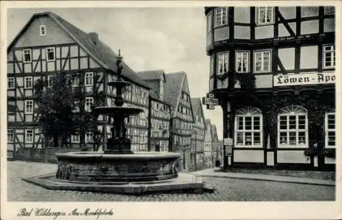 Ak Bad Wildungen in Nordhessen, Am Marktplatz, Löwen Apotheke