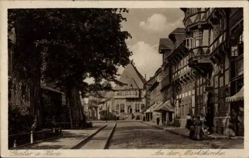 Ak Goslar am Harz, Straßenpartie an der Marktkirche, Anwohner