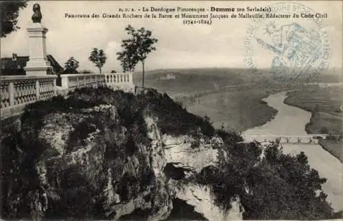 Ak Domme Dordogne, Panorama des Grands Rochers de la Barre, Monument Jacques de Malleville