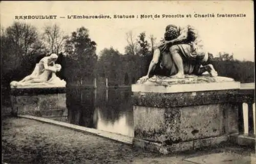 Ak Rambouillet Yvelines, L'Embarcadere, Statuen, Mort de Procrits, Charite fraternelle
