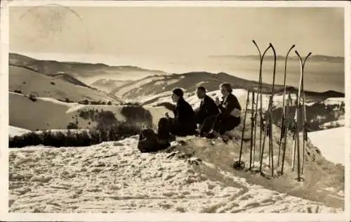 Ak Schwarzwaldhöhe, Winter, Skifahrer bei der Rast