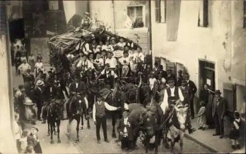 Foto Ak Oberndorf bei Salzburg Österreich, Festzug, geschmückter Festwagen