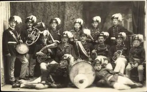 Foto Ak Oberndorf an der Salzach bei Salzburg Österreich, uniformiert bewaffnetes Schützen Corps