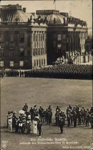 Ak Potsdam in Brandenburg, Kaiserliche Familie währen des Feldgottesdienstes, Sanssouci