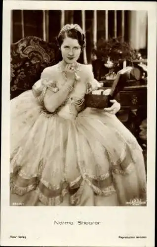 Ak Schauspielerin Norma Shearer, Portrait
