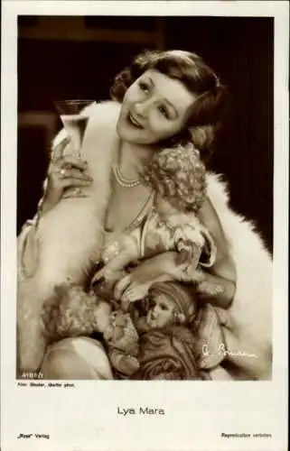 Ak Schauspielerin Lya Mara, Portrait mit Sektglas, Ross Verlag 4180 1, Puppen