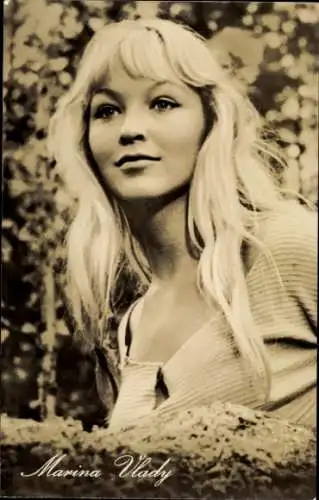 Ak Schauspielerin Marina Vlady, Die blonde Hexe, Portrait