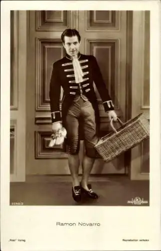 Ak Schauspieler Ramon Novarro, Portrait, Filmszene