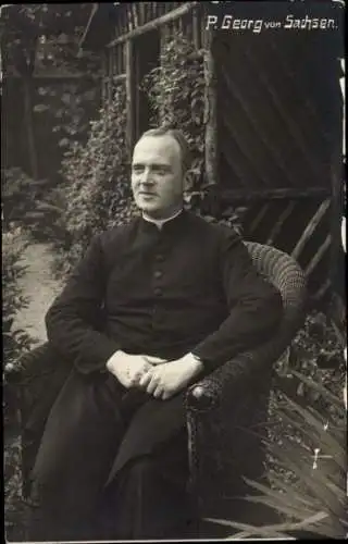 Foto Ak Prinz Georg von Sachsen als Priester, Sitzportrait