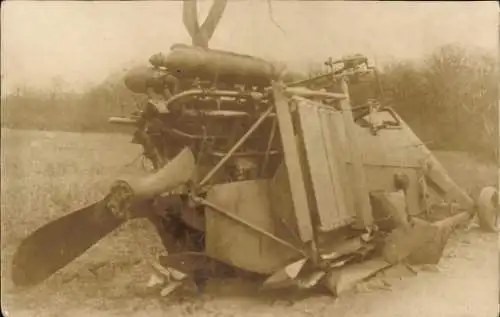 Foto Ak abgeschossenes Militärflugzeug, Motor, 1. WK