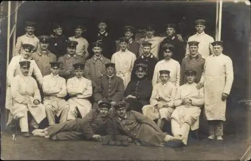 Foto Ak Berlin, Deutsche Soldaten in Uniformen, Lazarett, I WK