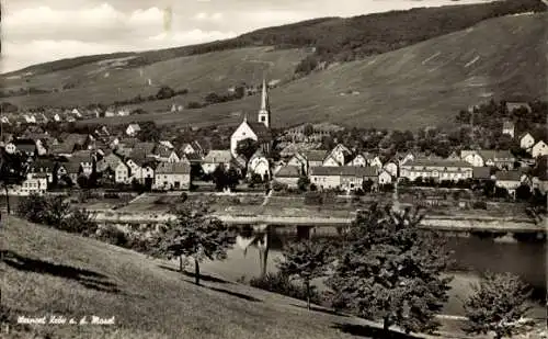 Ak Kröv an der Mosel, Gesamtansicht, Kirchturm