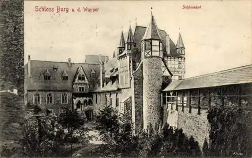 Ak Burg an der Wupper Solingen, Schloss Burg, Schlosshof