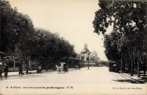 Ak Hanoi Tonkin Vietnam, eine Allee mit Kaufhäusern, Straßenpartie