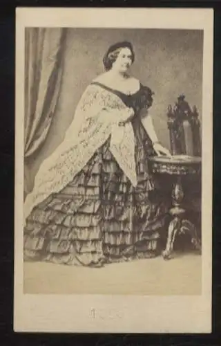 CdV Portrait Elisabeth von Mecklenburg-Strelitz, geb. von Anhalt-Dessau
