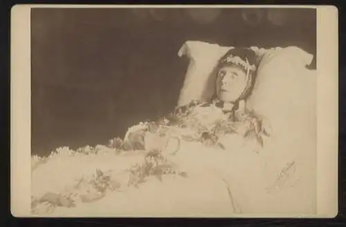 Cabinet Foto Kaiserin Augusta von Preußen auf dem Totenbett