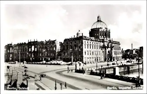 Foto Ak Berlin Mitte, Blick zum zerstörten Schloss