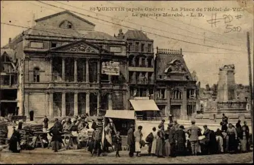 Ak Saint Quentin Aisne, La Place de l'Hotel de Ville, Le premier Marche