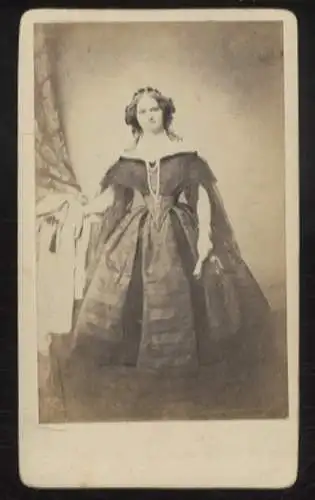 CdV Portrait Mathilde Caroline Großherzogin von Hessen und bei Rhein, geb. von Bayern