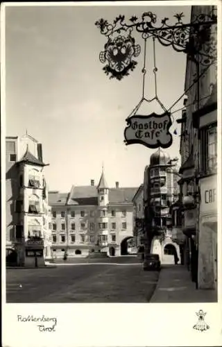 Foto Ak Rattenberg in Tirol, Straßenpartie mit Gasthof und Cafe, Gebäude, Erker