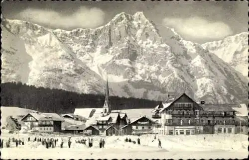 Ak Seefeld in Tirol, Winterpanorama, Ortsansicht gegen Wettersteingebirge