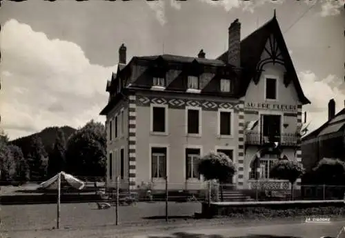 Ak Saales Saal Elsass Bas Rhin, Colonie de vacances, au fond, le Voyemont