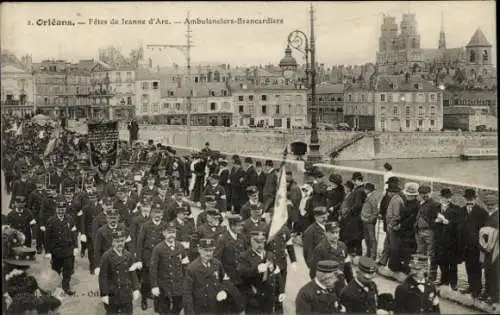 Ak Orléans Loiret, Jeanne d’Arc-Festlichkeiten, Tragen von Krankenwagen