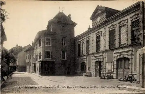 Ak Rumilly Haute-Savoie, Grande Rue, Poste et la Tour Maillard de Tournon
