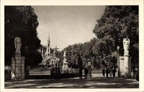 Ak Lourdes Hautes Pyrénées, L'entree des Sanctuaires