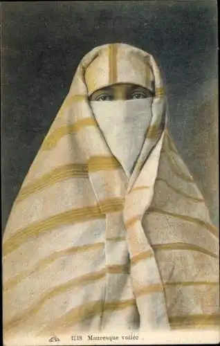 Ak Araberin in Tracht, Verschleierte Frau, Maghreb