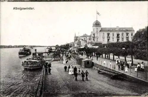 Ak Königswinter am Rhein, Hotel Berlin, Schiffe, Passanten