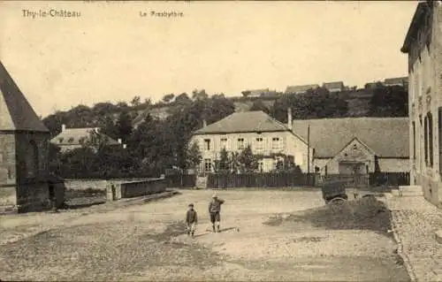 Ak Thy le Château Walcourt Wallonien Namur, Presbytere, Straßenpartie