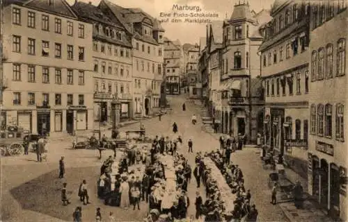 Ak Marburg an der Lahn, eine Fuchs Schokolade auf dem Marktplatz