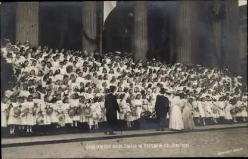 Ak Potsdam in Brandenburg, Schulkinder beim Einzug in der Stadt 1905