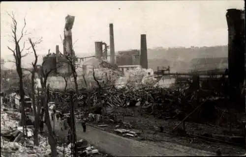 Foto Ak Neunkirchen im Saarland, Teilansicht, Trümmer nach der Gasometer-Explosion 1933