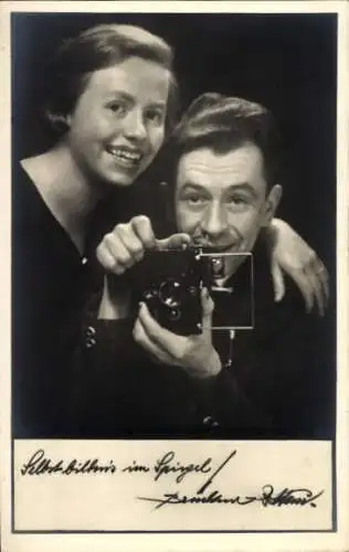 Foto Schauspieler ?, Selbstbildnis im Spiegel, Fotoapparat