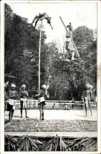 Ak John Hagenbeck's Süd-Indien-Schau 1925, Indische Akrobaten und Seiltänzer
