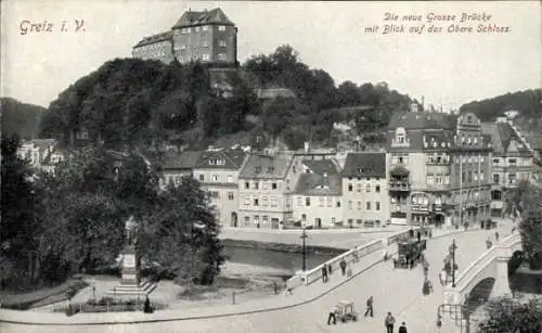 Ak Greiz in Thüringen, Die neue Große Brücke mit Blick auf das Obere Schloss, Denkmal