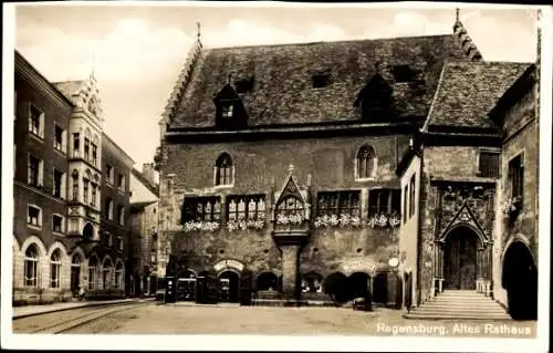 Ak Regensburg, Blick auf altes Rathaus, Wohnhäuser