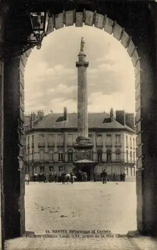 Ak Nantes Loire Atlantique, Place et Colonhe Louis XVI, Rue Chauvin