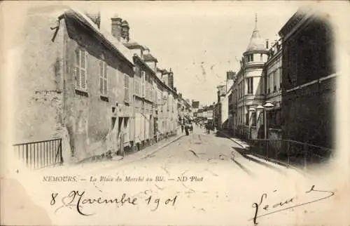 Ak Nemours Seine-et-Marne, Place du Marché au Bie