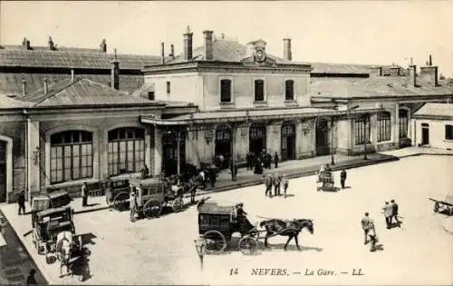 Ak Nevers Nièvre, Bahnhof, Kutsche