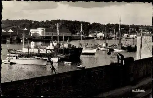 Ak Concarneau Finistère, Hafen, Boote