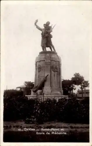 Ak Dakar Senegal, Kreisverkehr und Fakultät für Medizin