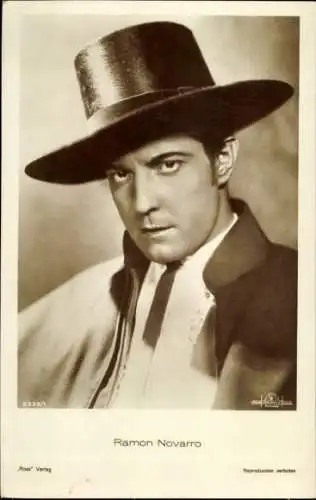 Ak Schauspieler Ramon Novarro, Portrait mit Hut